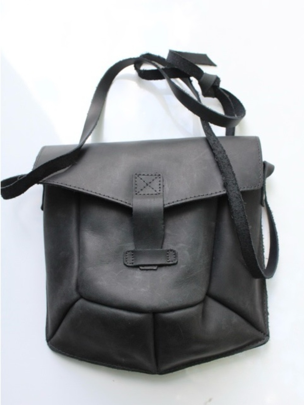 NWOT Hide & drink cross body bag Full